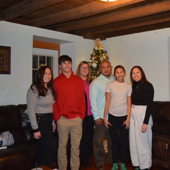 Let’s Posh together. Lululemon and other great athleticwear brands - Picture 4 of 5